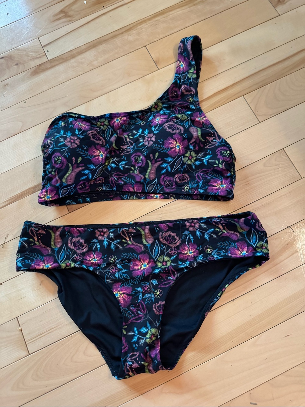 La Vie en Rose Aqua One-Shoulder Floral Bikini Set in Black and Purple size L
